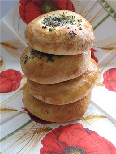 булочки с топингом луковым