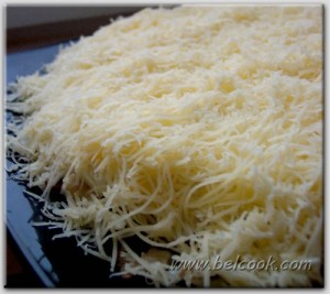 Слоеный салат с курицей и грибами