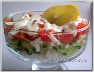 салат с рисом и форелью